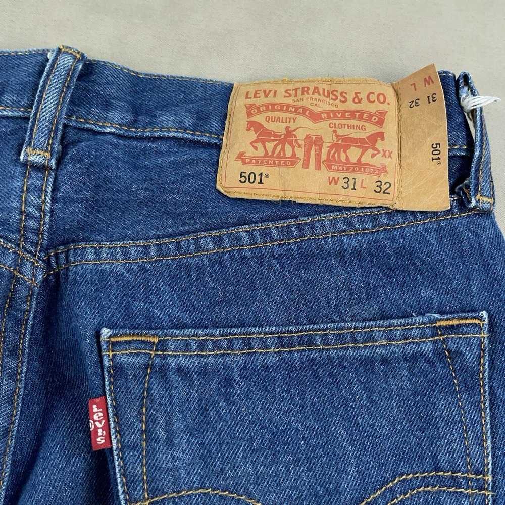 Levi 501 Jeans Mens 31x32 Denim Button Fly Straight Leg Faded (Fits 29x30) - Picture 9 of 16